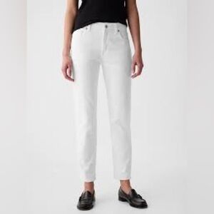 Gap White Mid Rise Girlfriend Jeans
Size 8 Tall